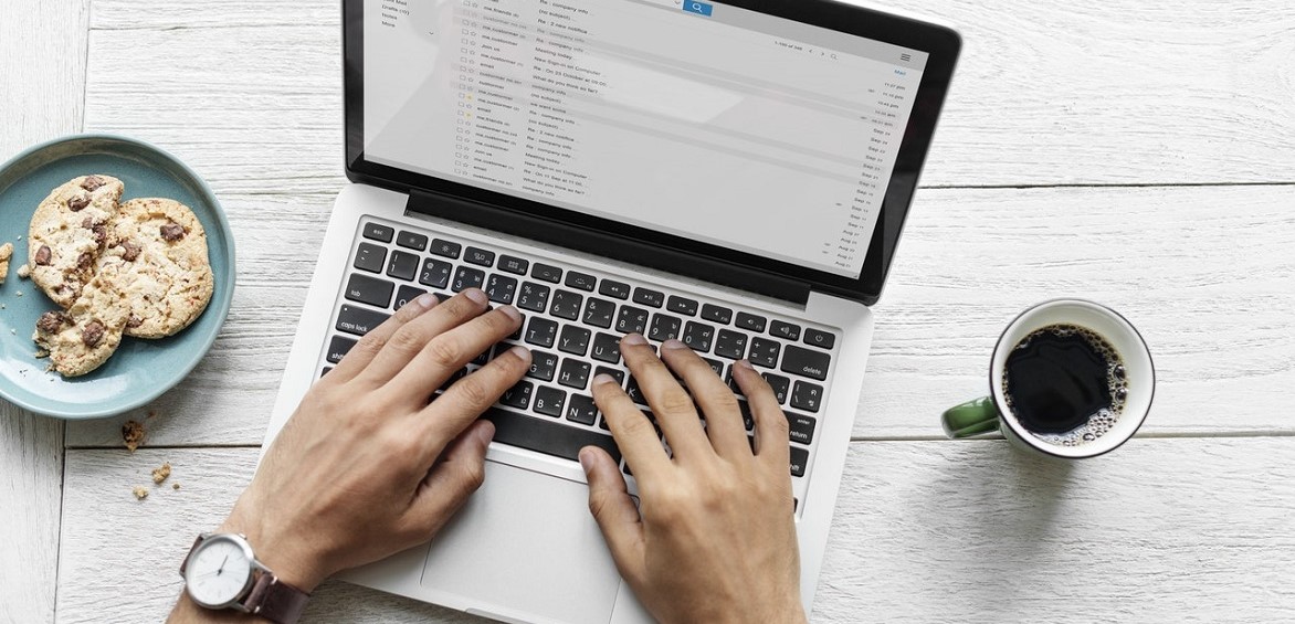 Business Englisch Schüler lernt korrektes Schreiben auf Englisch online Business Englisch Schüler lernt korrektes Schreiben auf Englisch online